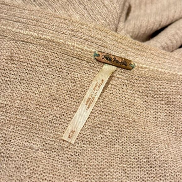 Free People criss cross v neck sweater medium - Picture 4 of 8